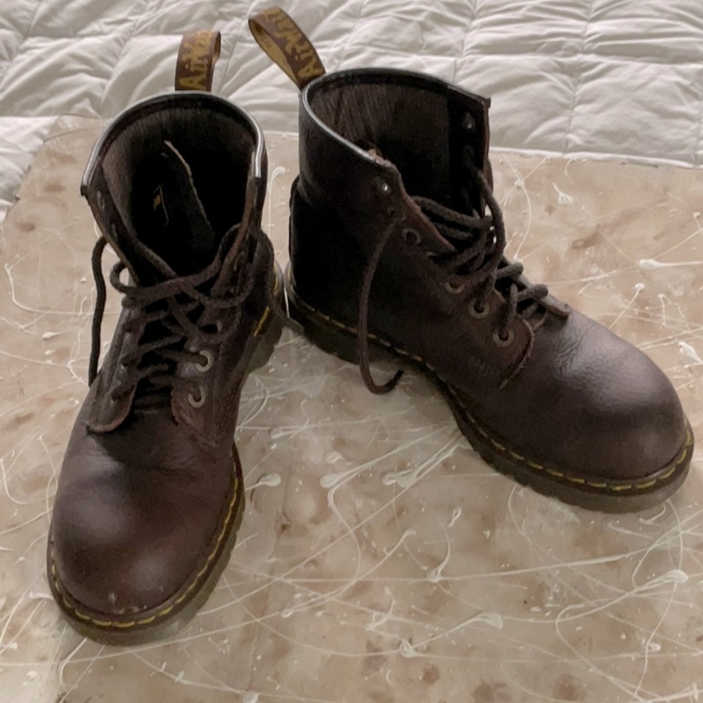 Dr. Martens Winch Steel-Toe Work Boots SZ: 9 nice preowned condition, few scuffs